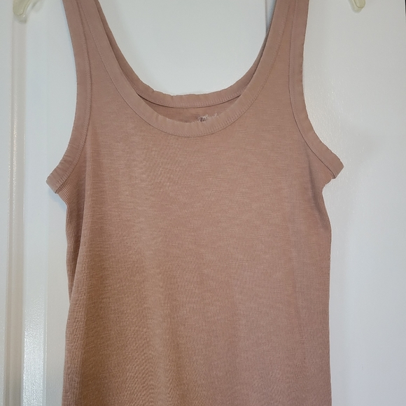 Tank tops - Picture 3 of 4